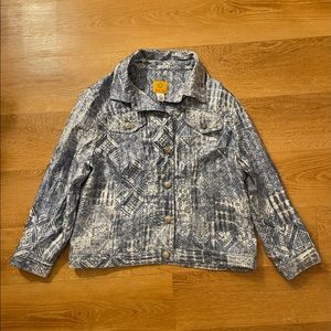 78% Cotton, 21% Polyester, 1% Spandex
Shirt Jacket
Shiny accents